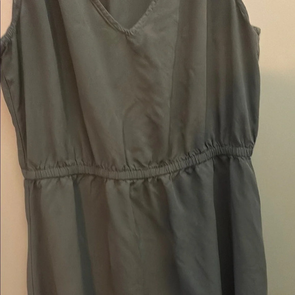 Old Navy Green V-Neck Sleeveless Sundress - Picture 4 of 10